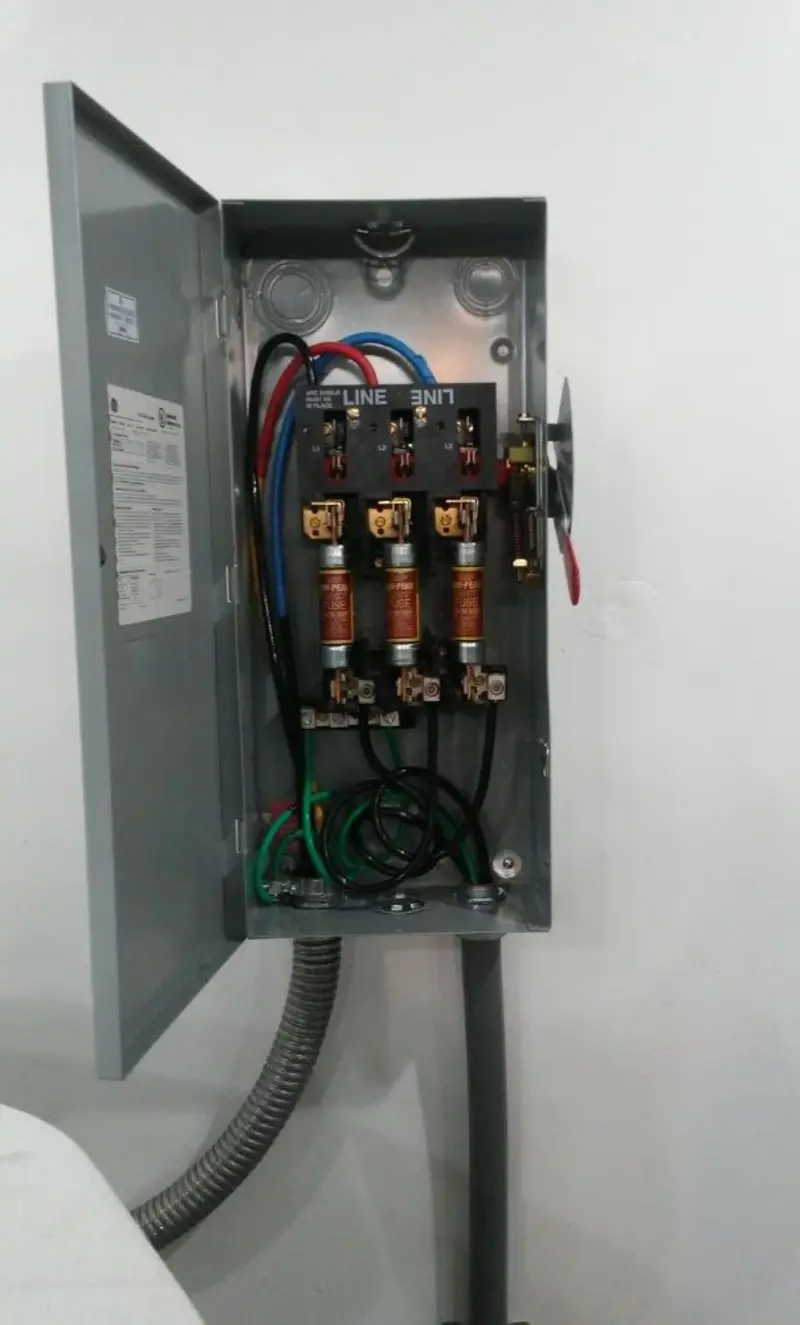 Three-phase disconnect switch installed for Smoke Detector Installation in Mound